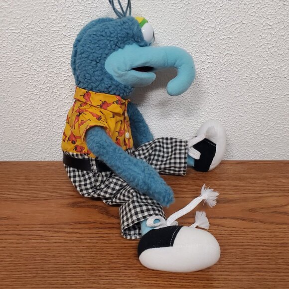 Vintage 2000 Plush Jim Henson Sesame Street Gonzo w/Chili Pepper Shirt 16" - Picture 2 of 7